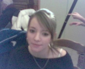 Cé moi ya kelke moi ché ma zine donc elle date 1 peu la foto mé pa tro lol laché vo COM's